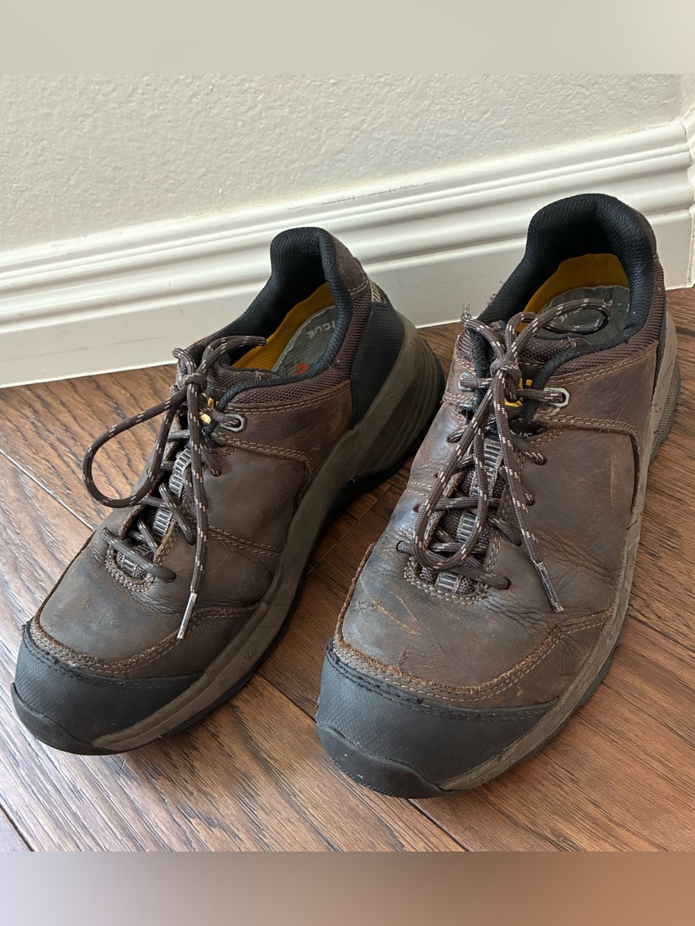 Caterpillar Men’s Low Top Brown Leather Work Boots size 8